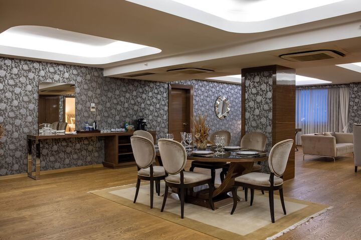 Room 15 of 53