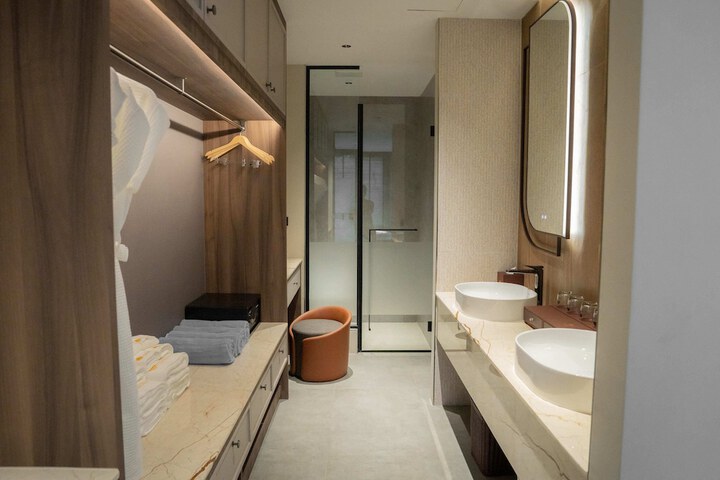 Room 145 of 216