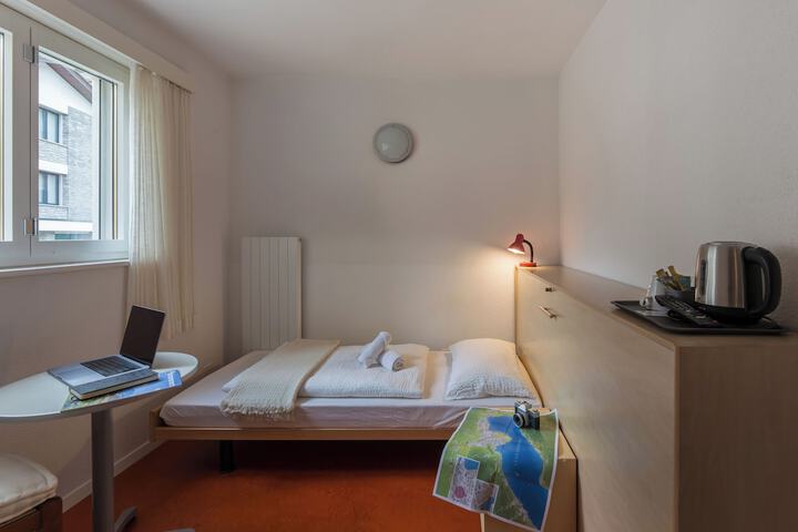 Room 8 of 39