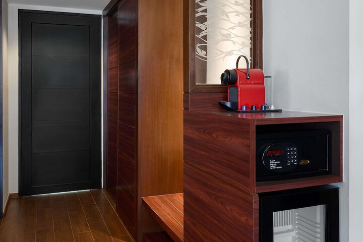 Room 44 of 189