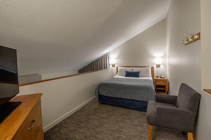 Room 13 of 74