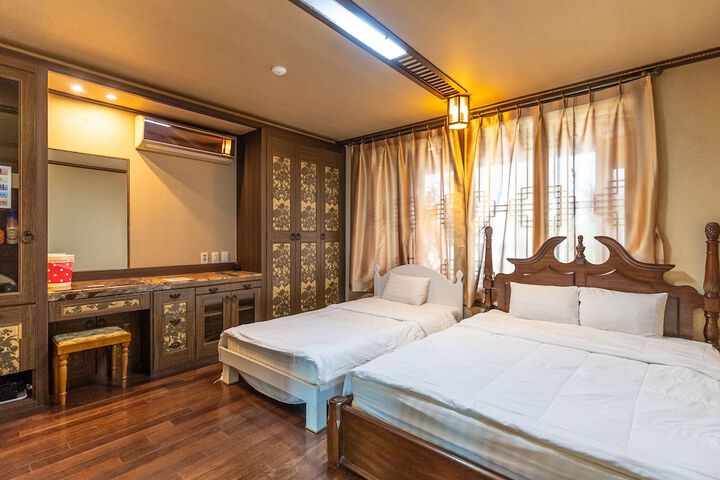Room 7 of 75