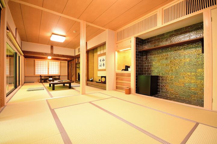 Room 26 of 100