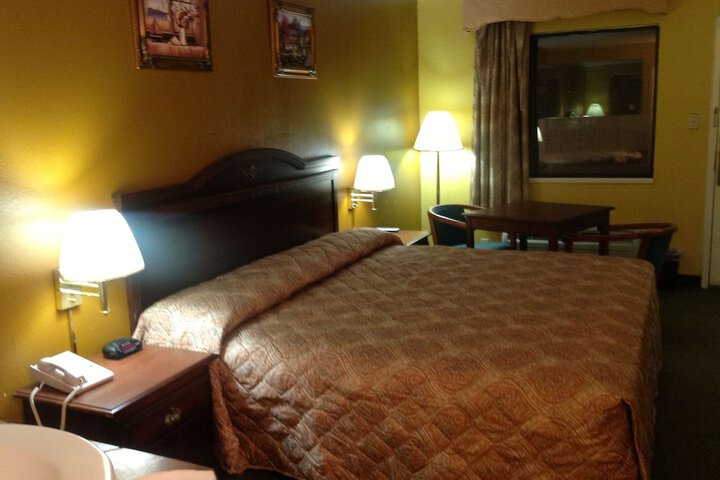 Room 17 of 36
