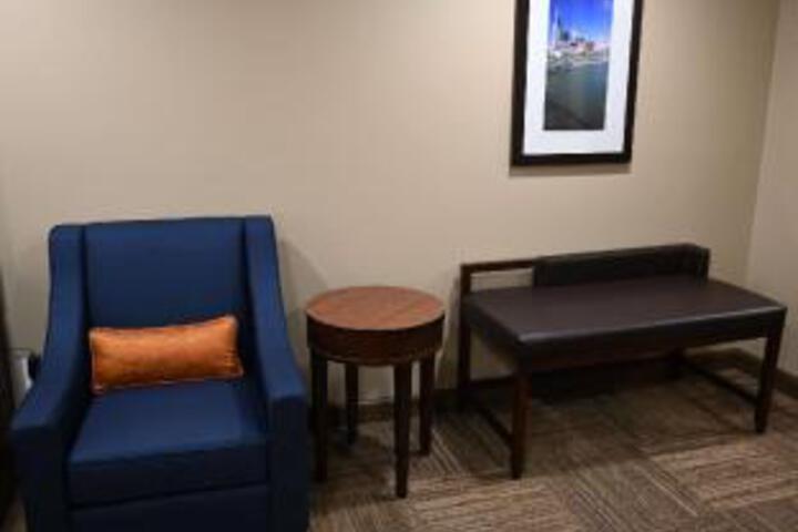 Lounge 16 of 20