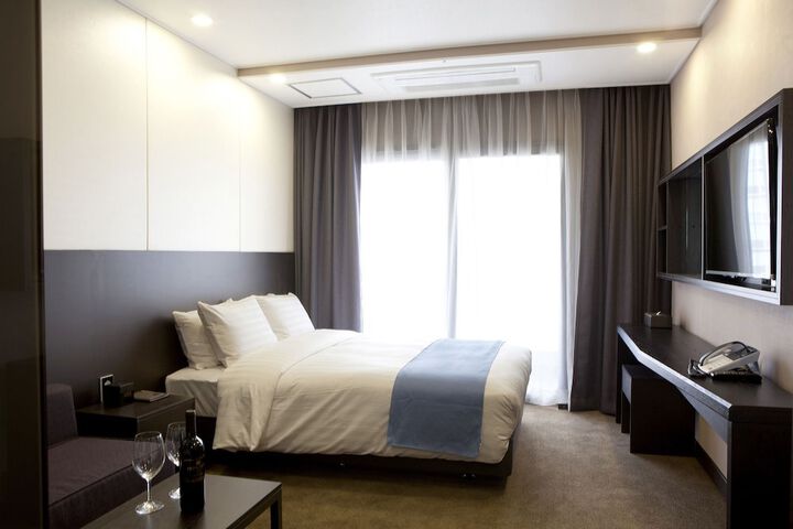 Room 10 of 21