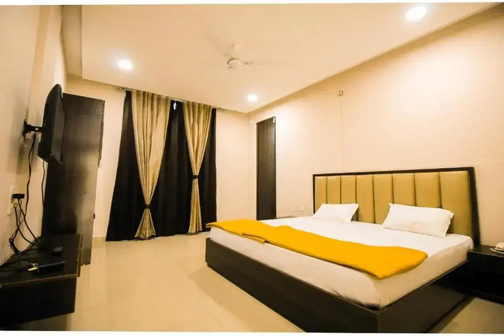 Room 2 of 12
