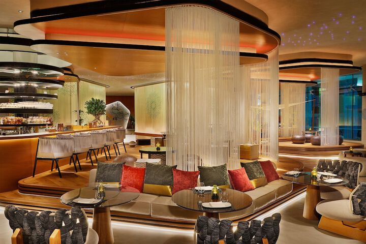 Lounge 81 of 101