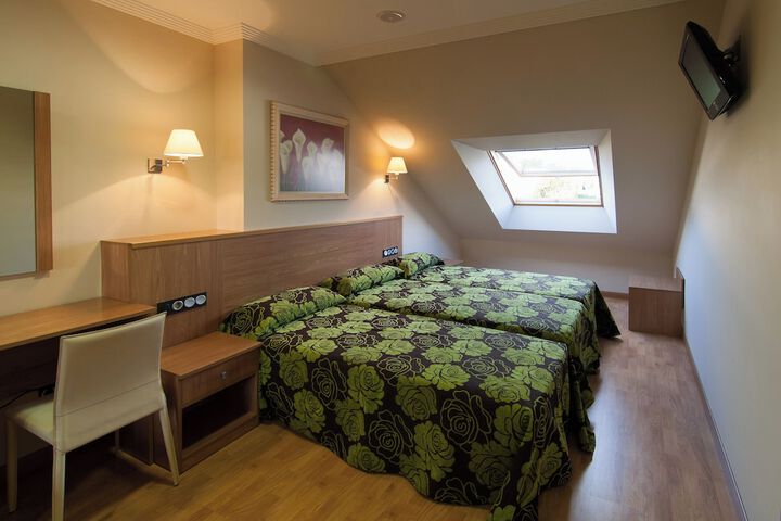 Room 7 of 33