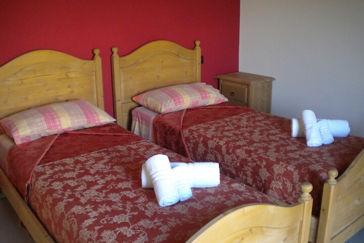 Room 2 of 32