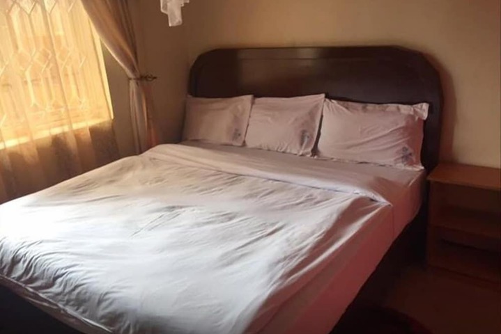 Room 11 of 19