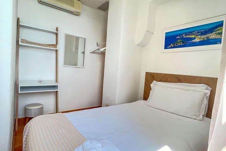 Room 43 of 114