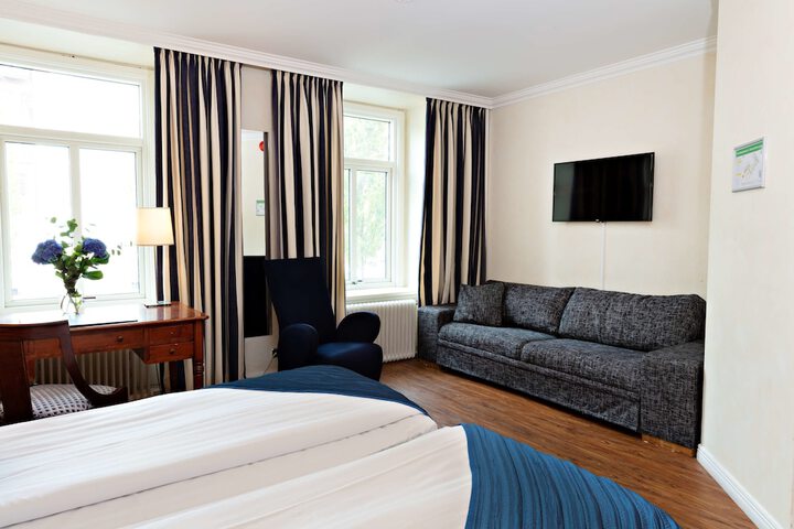 Room 15 of 38