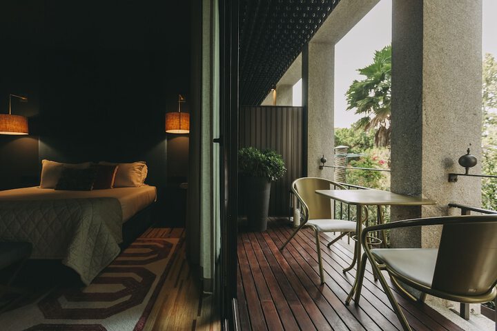 Room 27 of 204