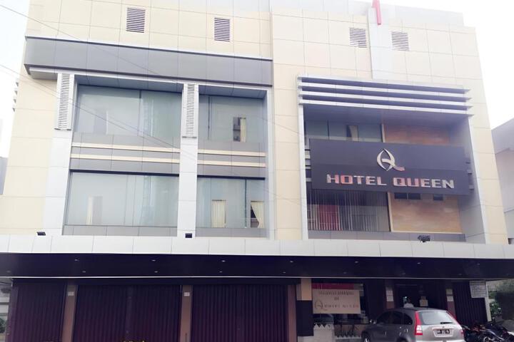 Photo of Hotel Queen Pontianak