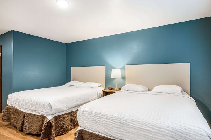 1 Queen Bed (9 of 20)