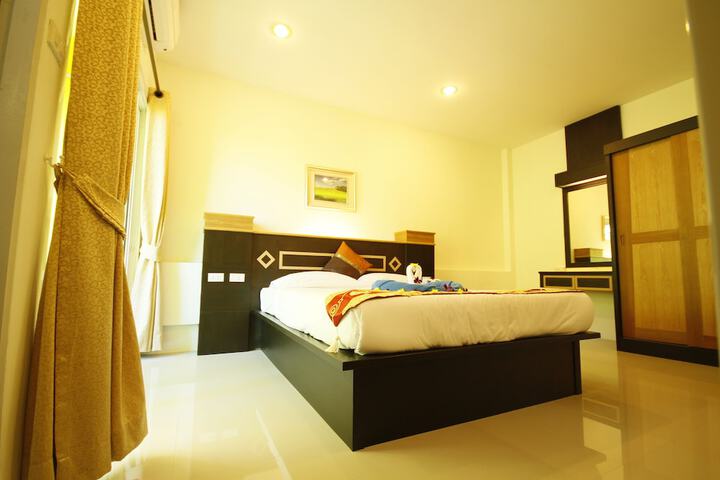 Room 11 of 28