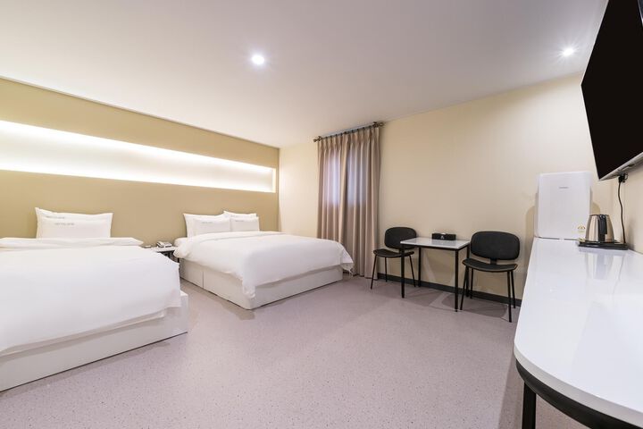 Room 95 of 142