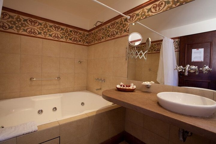 Jetted tub