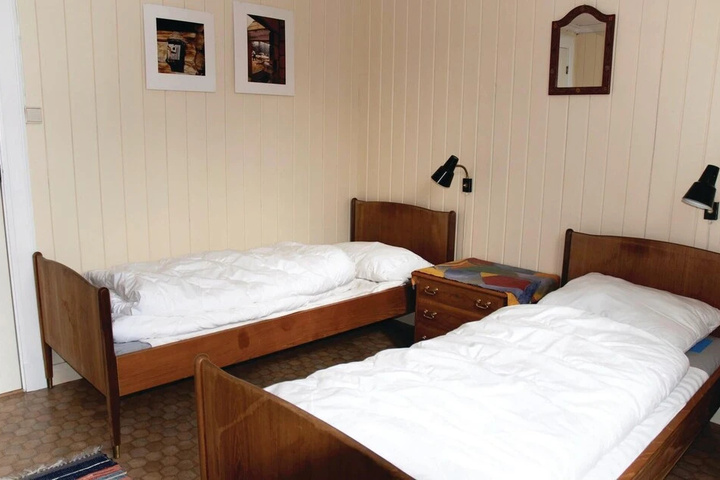 Room 4 of 11