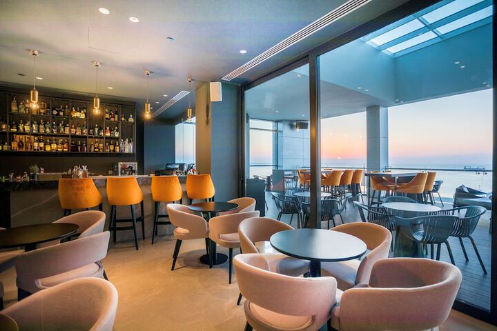 Lounge 104 of 165