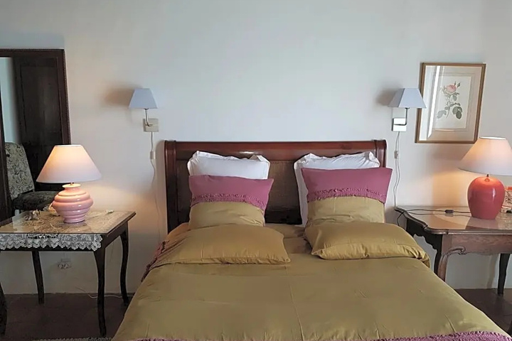 Room 4 of 11