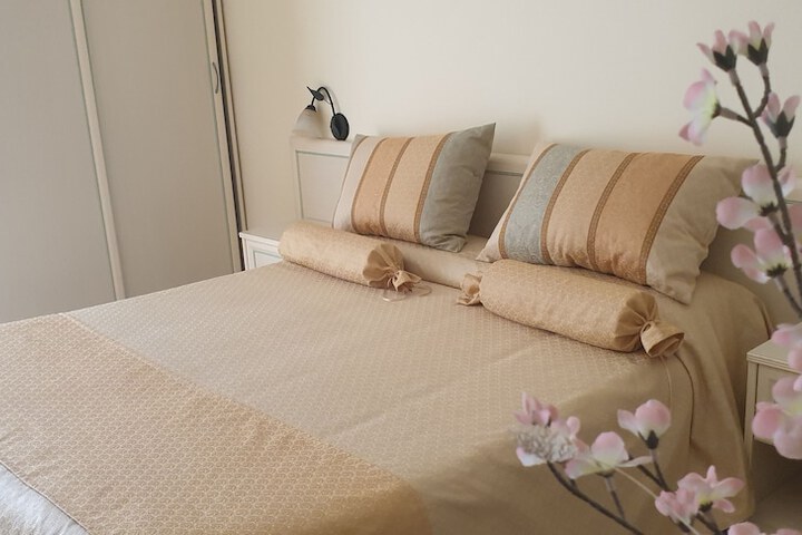 Room 8 of 28