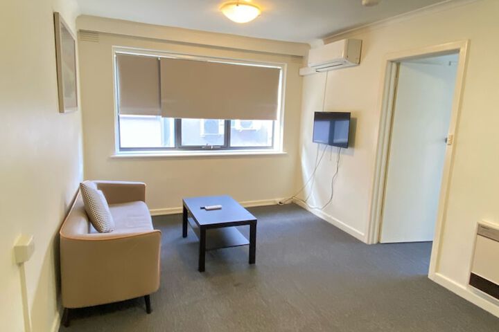 Room 25 of 33