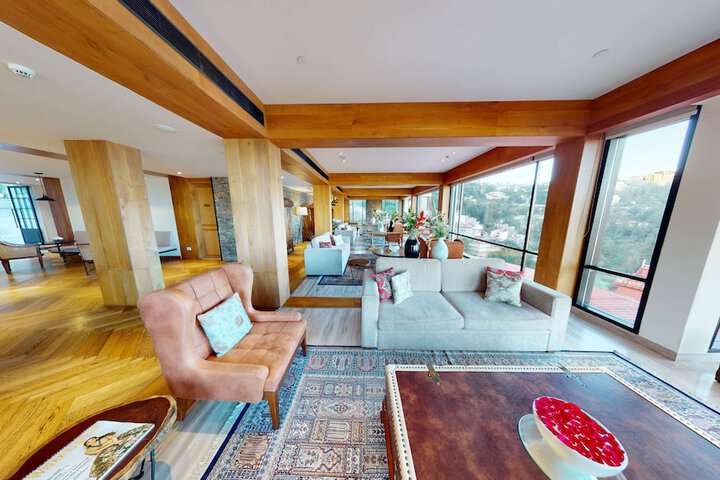 Entrance & Lobby