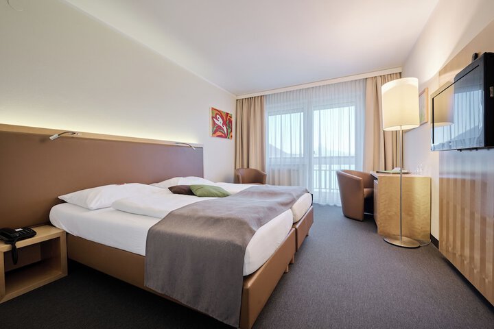 Room 4 of 74