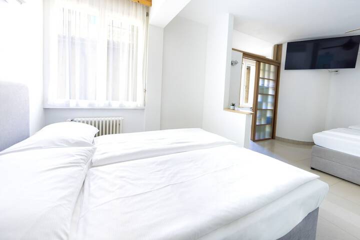 Room 4 of 36
