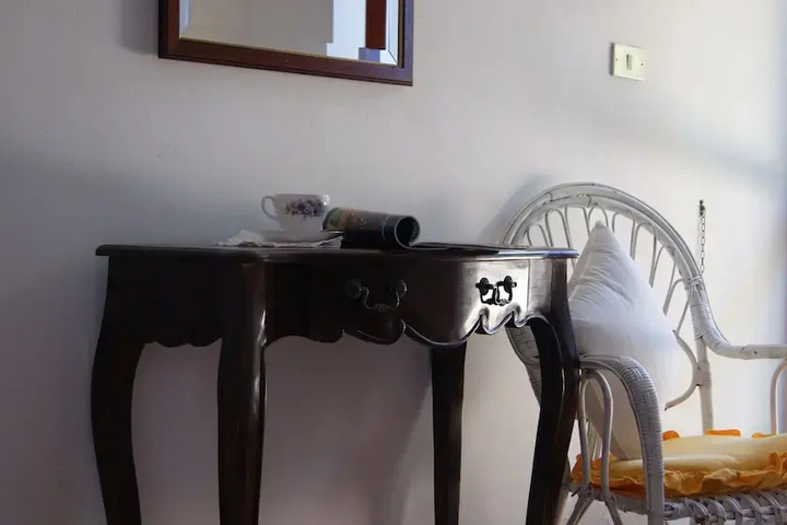 Room 6 of 15