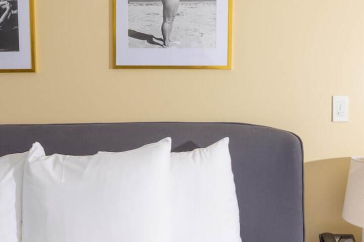Room 52 of 157