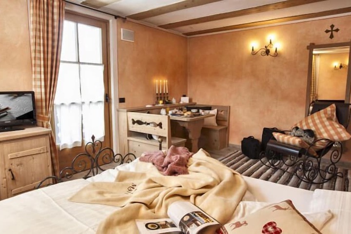 Room 3 of 42