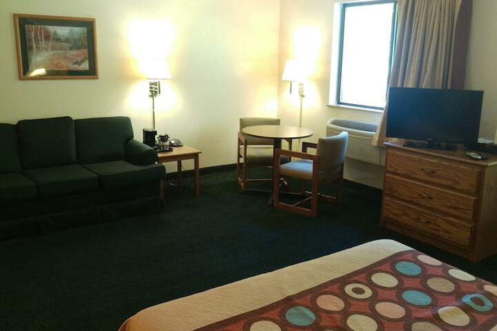 1 Queen Bed Accessible Room (5 of 25)