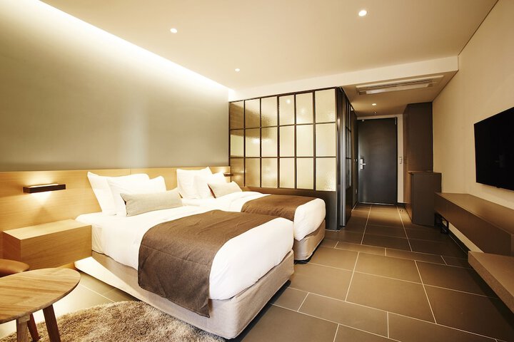Room 12 of 64