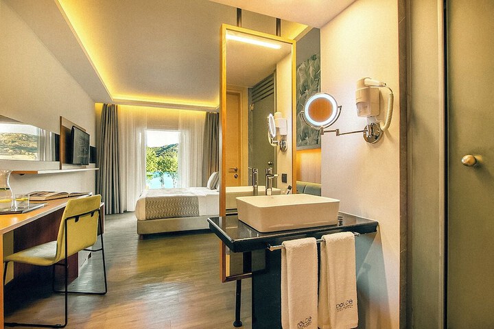 Room 18 of 159
