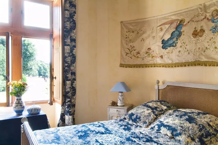 Room 2 of 11