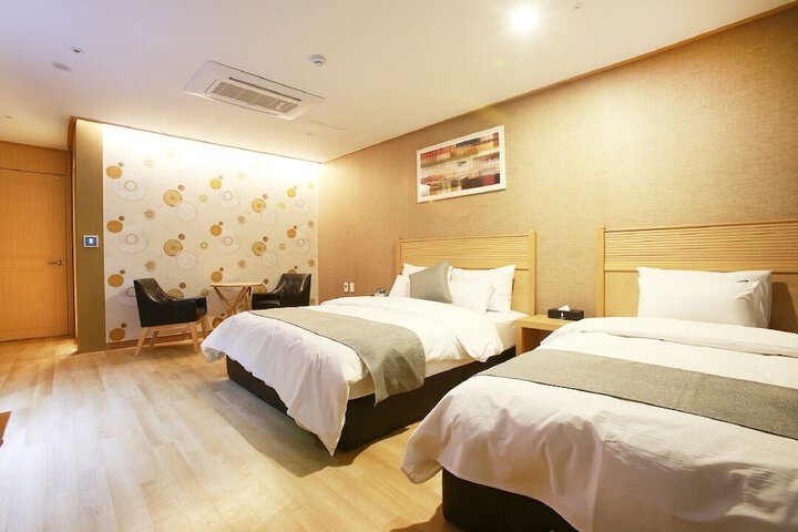 Room 8 of 49