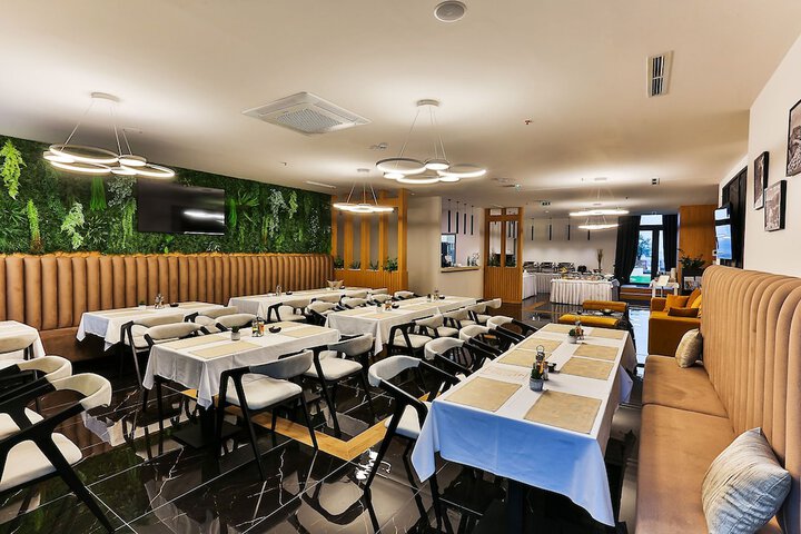 Dining 63 of 70