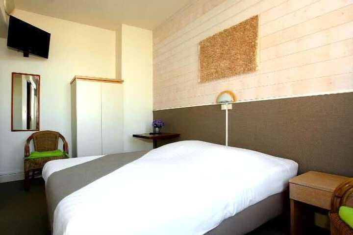 Room 16 of 52