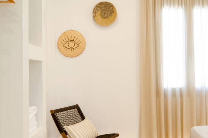 Room 6 of 67