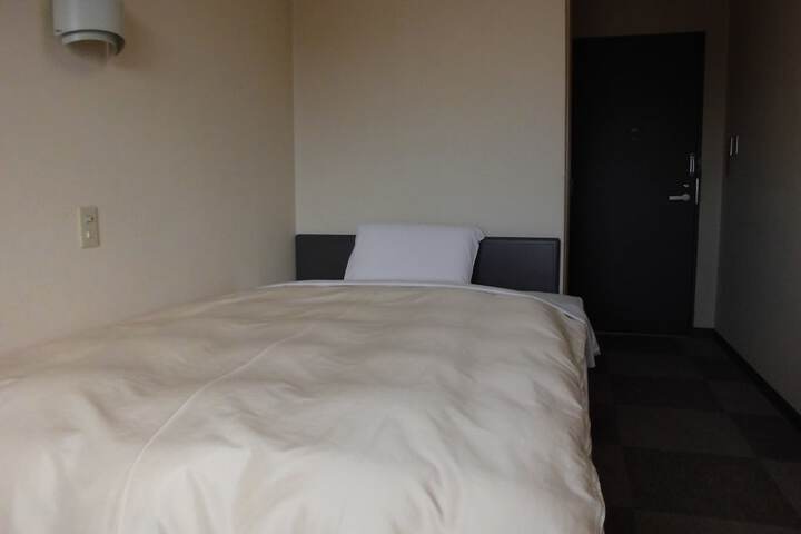 Room 4 of 10