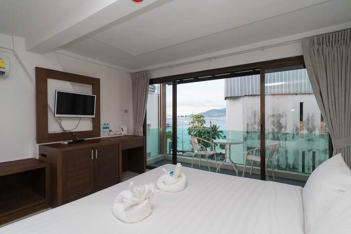 Room 65 of 102