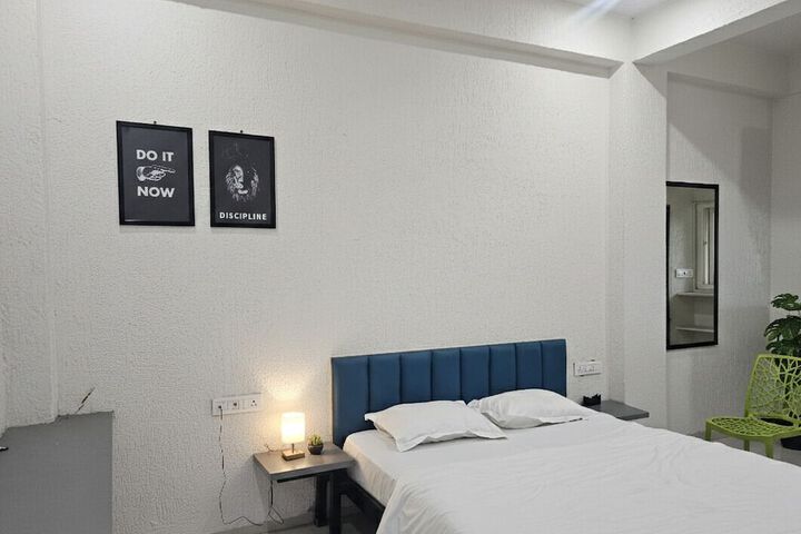Room 17 of 32