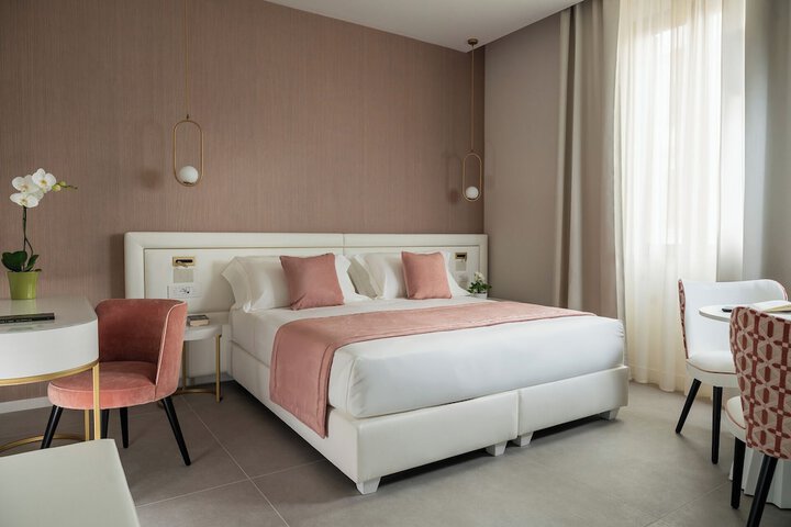 Room 15 of 106