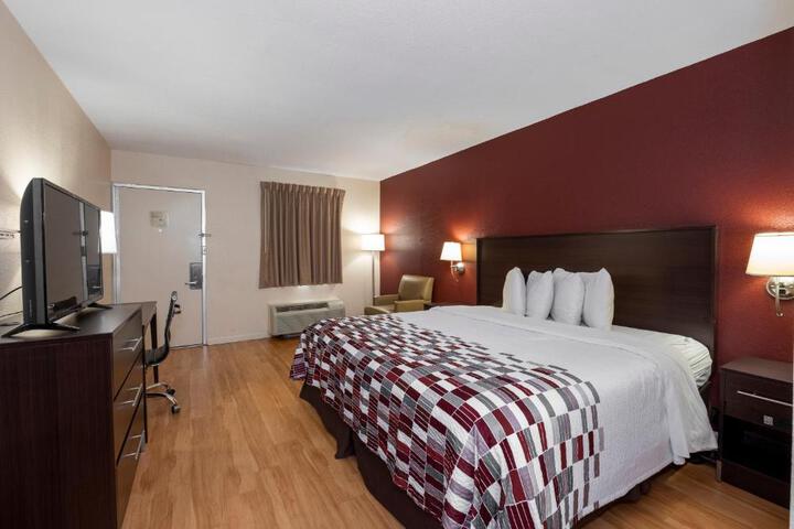 Superior King Bed (7 of 12)