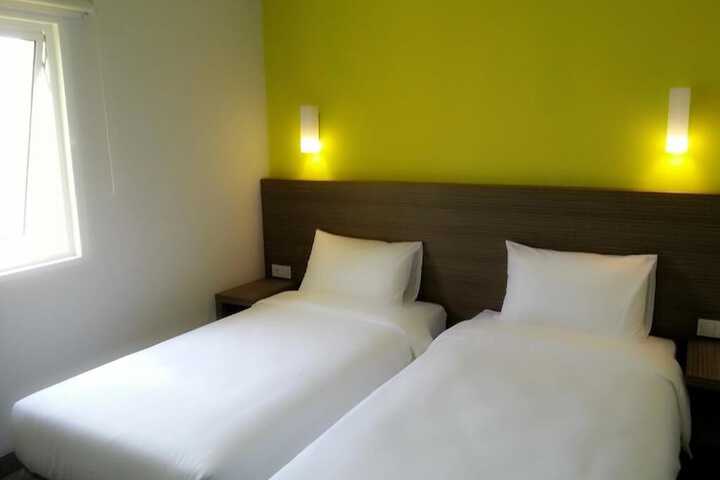 Room 6 of 49