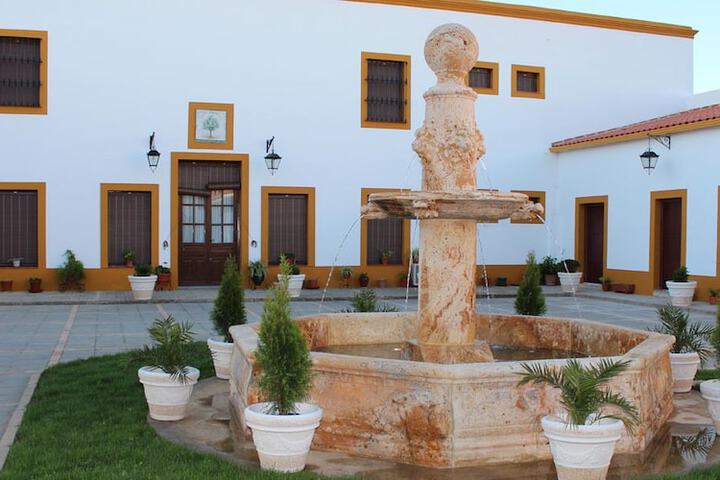 Hotel Exterior 43 of 49