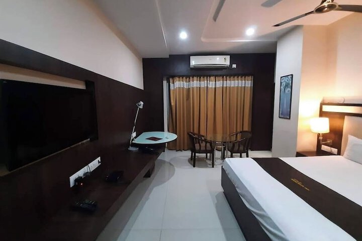 Room 3 of 12